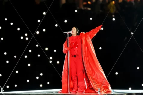 Rihanna sings “Diamonds” at the end of the Superbowl halftime show.

