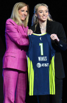 Cathy Engelbert and Paige Bueckers at 2025 WNBA Draft on April 14th, Paige has just been announced to be drafted to the Dallas Wings.