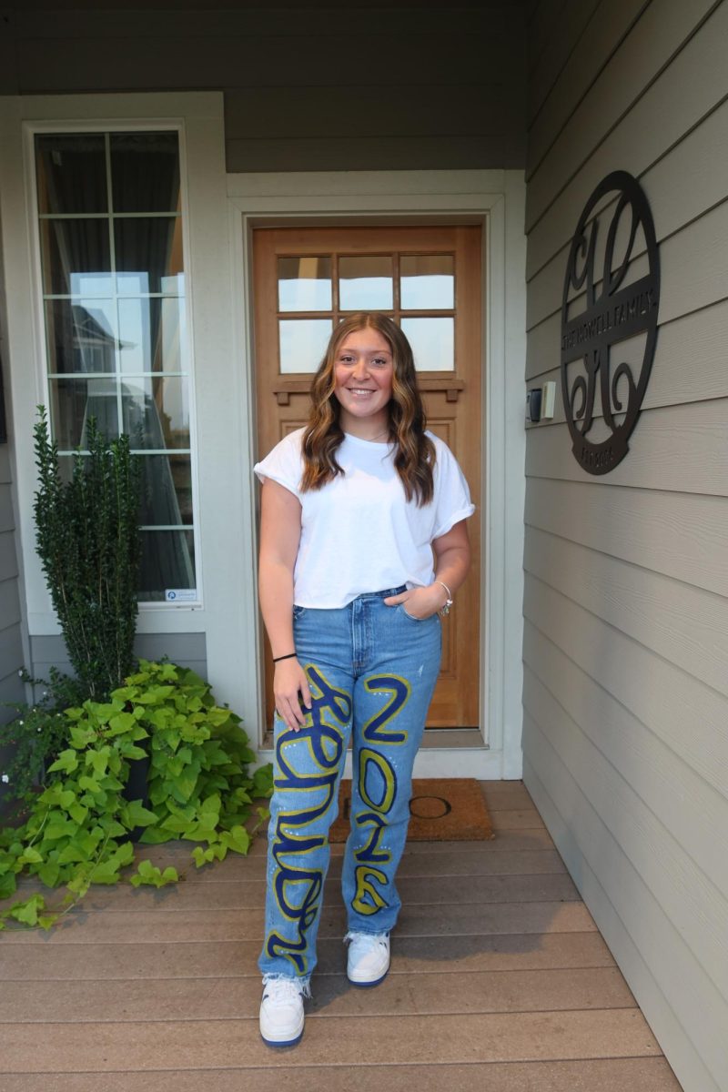 Senior Olivia Howell put in extra time and effort into planning Sam Barlow’s 2025 Homecoming event as the 2025-2026 school year ASB President, leading to the Leadership team recognizing her efforts this September.
